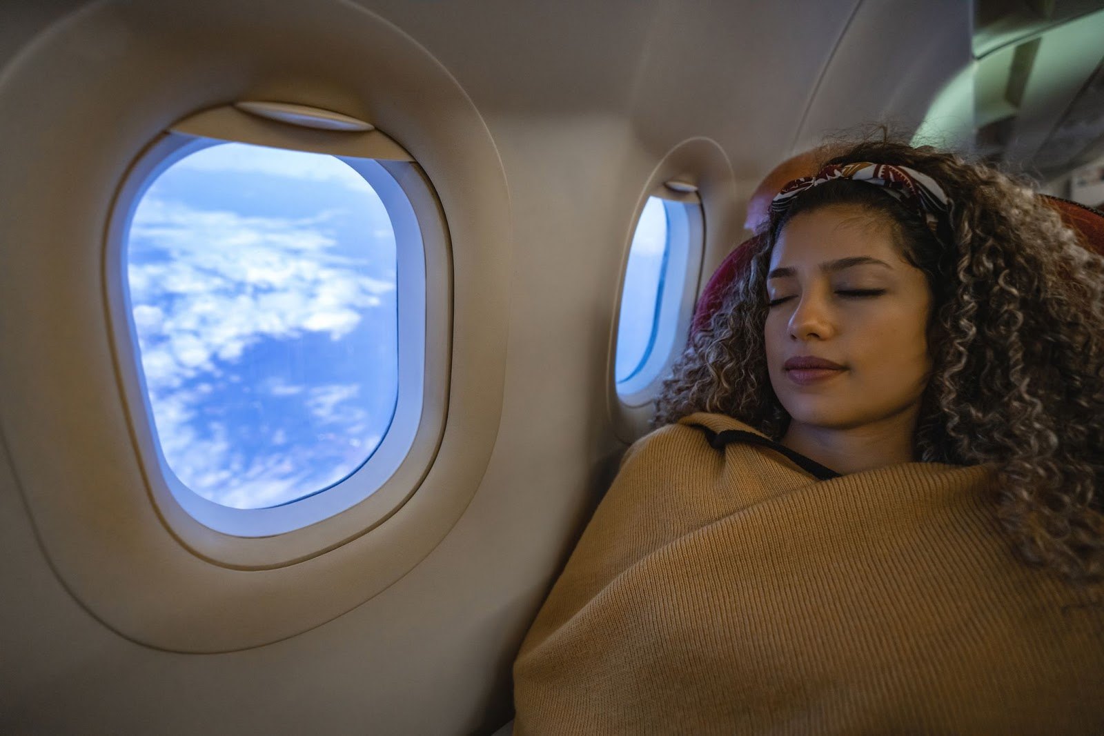 飛行機に乗るときに必ず持っておきたいアイテム